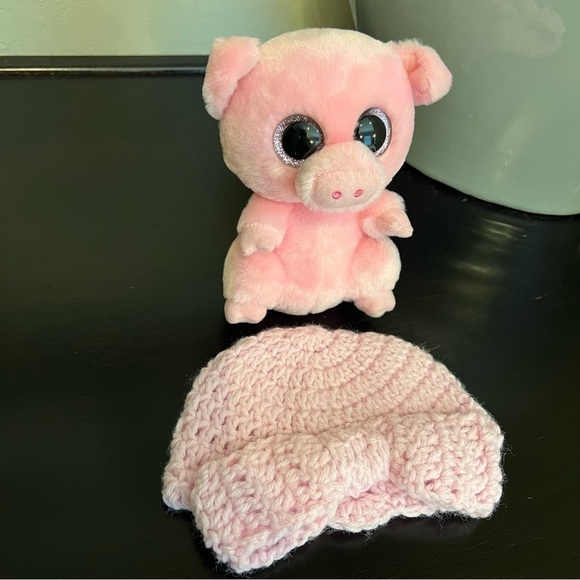 Toddler Fun Bundle TY Posey Pigglet plushie& crochet oversized bow beanie pink - Picture 8 of 9